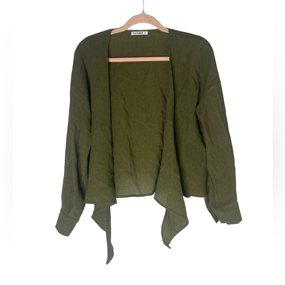 🍀 5/$25🍀 Green‎ olive front tie shirt size small Clozoz brand